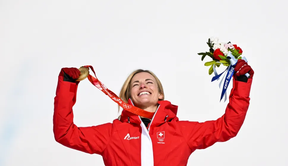 epa09745754 Gold medalist Lara Gut-Behrami of Switzerland celebrates during the victory ceremony of the Women's Super-G race of the Alpine Skiing events of the Beijing 2022 Olympic Games at the Yanqing National Alpine Ski Centre Skiing, Beijing municipality, China, 11 February 2022. EPA/JEAN-CHRISTOPHE BOTT