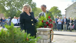 Varivode, 28.9.2025. - U organizaciji Srpskog narodnog vijeća, Općina Kistanje, te obitelji žrtava održala se komemoracija žrtvama VRO "Oluja" zločina u Varivodama. Na fotografiji Anja &Scaron;impraga, Milorad Pupovac. foto HINA/ SNV/Sandro Lendler/ ml