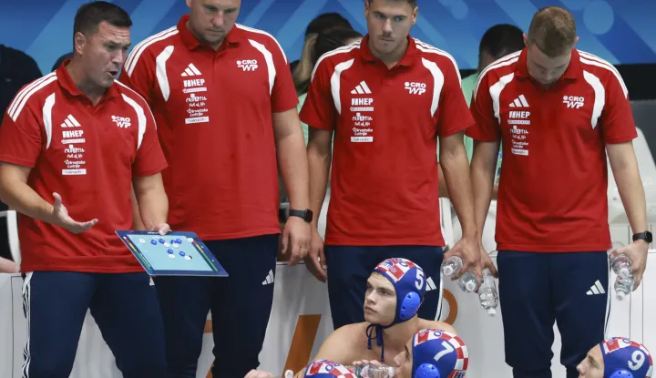 Zagreb, 03.08.2026. - Svjetsko prvenstvo za vaterpoliste do 16 godina: Australija - Hrvatska. Na fotografiji hrvatski izbornik Bruno Sabioni (L). foto HINA/ Lana SLIVAR/ ls