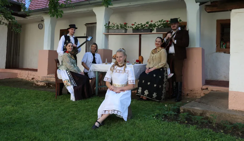 Mlada Josipa Đurinski iz Josipovca nastavlja osvajati glazbenu scenu: &bdquo;Ej ravnico&ldquo; nova je posveta Slavoniji