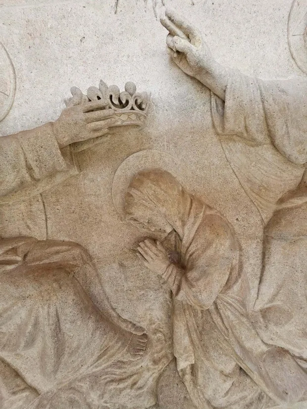 SREDI&Scaron;NJI KAMENI PORTAL KONKATEDRALE - DETALJ