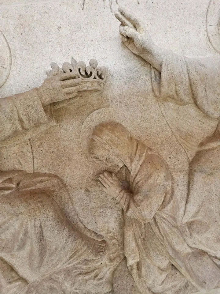 SREDI&Scaron;NJI KAMENI PORTAL KONKATEDRALE - DETALJ