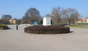 Osijek, 05. 02. 2025., Park kralja Držislava, postamentSNIMIO BRUNO JOBST
