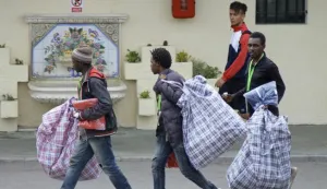 epa06119549 Several sub-Saharan migrants arrive at the local temporary immigrant holding center (CETI) in Ceuta, Spanish enclave in northern Africa, 01 August 2017, after a total of 67 people managed to enter in Spain from Morocco, in a mass breach of the border fence, in early morning. EPA/REDUAN