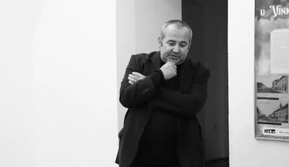 Gradski muzej Vinkovci na svom Fecabook profilu, danas je objavio kako s velikom žalosti obavje&scaron;tavaju kako ih je u 52. godini napustio dragi kolega Danijel Petković muzejski savjetnik i dugogodi&scaron;nji djelatnik Gradskog muzeja Vinkovci.