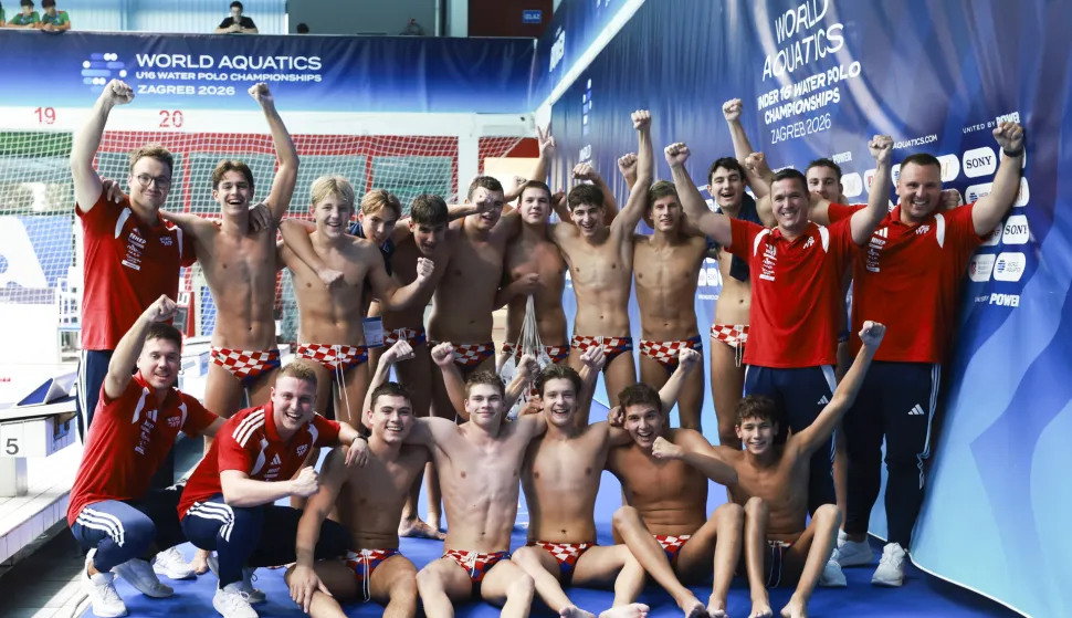 Zagreb, 08.08.2026. - Hrvatska vaterpolo reprezentacija do 16 godina plasirala se u finale Svjetskog prvenstva nakon &scaron;to su u polufinalu svladali Srbiju 12:11. Na fotografiji slavlje hrvatskih vaterpolista. foto HINA/ Lana SLIVAR/ ls