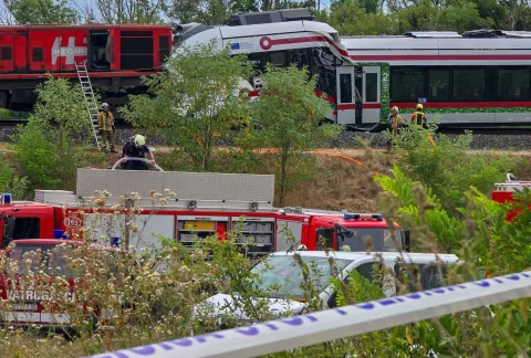 Zagreb, 8.8.2026.- U sudaru teretnog i putni?kog vlaka koji se u subotu prijepodne dogodio izme?u Svetog Ivana ?abnog i Gradeca ima ozlije?enih, ali prema zasad dostupnim informacijama nema poginulih, izvijestila je H? Infrastruktura. Na mjestu su nesre?e policija, hitna pomo? i druge nadle?ne slu?be. foto HINA/ Ozren ?PIRANEC/ ua