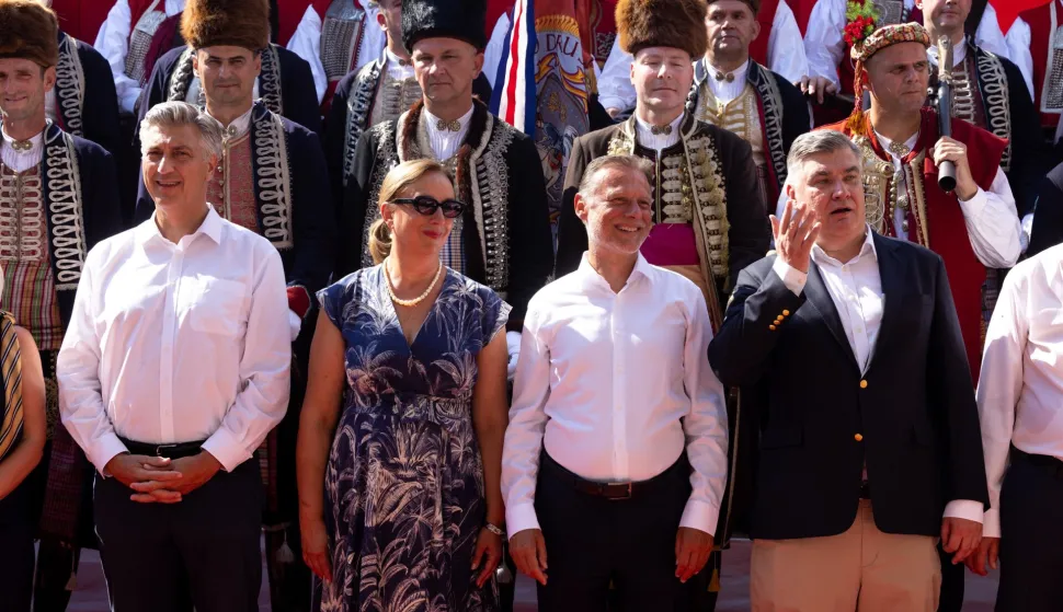 Sinj, 09.08.2026. - Ususret 311. Sinjskoj alci uprili?en je Vojvodin prijem u Alkarskim dvorima. Na slici Andrej Plenkovi?, Sonja Jandrokovi?, Gordan Jandrokovi? i Zoran Milanovi?. foto HINA/ Miroslav Lelas/ ua