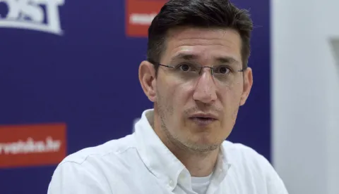 Zagreb, 01.08.2026. - Saborski zastupnici Mosta Zvonimir Troskot i Marin Miletić održali su u sredi&scaron;njici stranke u Zagrebu konferenciju za medije na temu kaznene prijave zbog ekolo&scaron;kog kriminala u Lici.Na fotografiji Zvonimir Troskot.foto HINA/ Edvard &Scaron;U&Scaron;AK /es