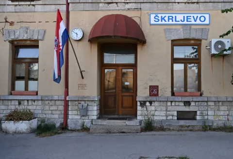 Otkriveno &scaron;to se dogodilo s vlakom HŽ Carga: Pro&scaron;ao kroz crveno, automatski se zaustavio, a strojovođa ga ponovno pokrenuo?!