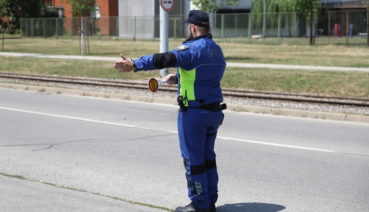 Osijek, 14. 07. 2026., Plavi Glas, prometna policija, MUP, policija, regulacija prometa; zaustavljanje vozila; policijski službenikSNIMIO BRUNO JOBST