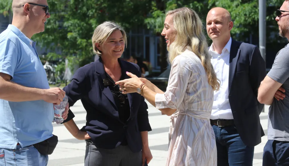 Osijek 17. 06. 2026, Trg slobode, kod Tiska. Press: SDP i Možemo o Plenkoviću i inflaciji. Sandra Benčić i Sanja Radolović....snimio GOJKO MITIĆ