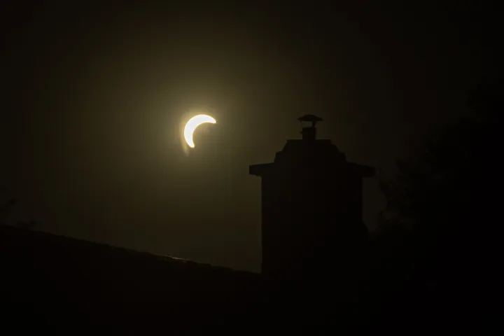 This image shows a partial solar eclipse captured in Gent on Wednesday 12 August 2026. The moon will cover about 90% of the sun during this solar eclipse. BELGA PHOTO %PHOTOGRAPHER Photo: JAMES ARTHUR GEKIERE/BELGA