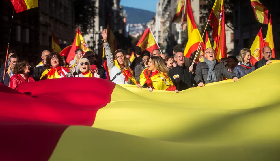 epa07212351 Hundreds of people march with Spanish national flags as they take part in demonstration marking the 40th anniversary of the Spanish Constitution in Barcelona, northeastern Spain, 06 December 2018. EPA/QUIQUE GARCIA