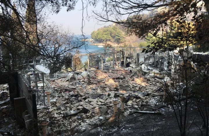 14.08.2026., Omis - Dolaskom jutra postali su vidljivi razmjeri stete nakon nezapamcenog pozara koji je jucer i nocas zahvatio podrucje Omisa. Photo: Ivo Cagalj/PIXSELL
