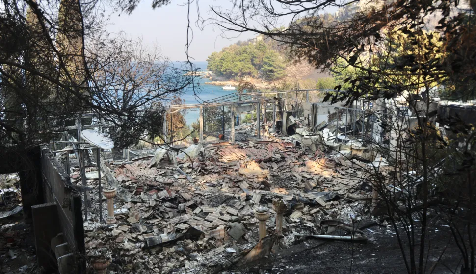 14.08.2026., Omis - Dolaskom jutra postali su vidljivi razmjeri stete nakon nezapamcenog pozara koji je jucer i nocas zahvatio podrucje Omisa. Photo: Ivo Cagalj/PIXSELL