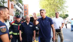 14.08.2026., Omis - u hotelu Plaza odrzan je sastanak predsjednika Vlade RH Andreja Plenkovica s predstavnicima vatrogasaca, policije, civilne zastite, lokalne vlasti i zdravstvenih sluzbi povodom pozara kod Omisa. Slavko Tucakovic, Blazenko Boban i predsjednik Vlade RH Andrej Plenkovic Photo: Ivana Ivanovic/PIXSELL