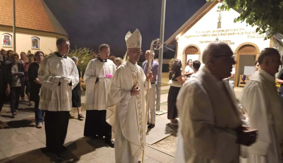Mons. Ivan Ćurić, pomoćni biskupustupljeno