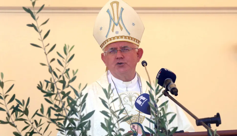Rijeka,15.08.2026,. Rije?ki nadbiskup Mate Uzini? predsvodio je sredi?nje misno slavlje i zavjetnu misu Rije?ke nadbiskupije i Grada Rijeke na blagdan Veluke Gospe u Crkvi Bla?ene Djevice Marije na Trsatu. Na fotografiji rije?ki nadbiskup Mate Uzini?.