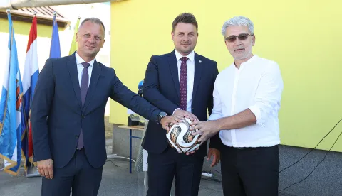 Generacije Suhopoljčana sanjale su o velikoj sportskoj dvorani u Suhopolju. I dobit će ju, zahvaljujući Vladi RH, odnosno Ministarstvu znanosti, obrazovanja i mladih, te Virovitičko-podravskoj županiji i Općini Suhopolje, a sve u sklopu Nacionalnog plana oporavka i otpornosti.kolovoz 2026.