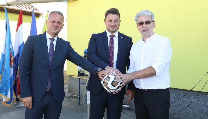 Generacije Suhopoljčana sanjale su o velikoj sportskoj dvorani u Suhopolju. I dobit će ju, zahvaljujući Vladi RH, odnosno Ministarstvu znanosti, obrazovanja i mladih, te Virovitičko-podravskoj županiji i Općini Suhopolje, a sve u sklopu Nacionalnog plana oporavka i otpornosti.kolovoz 2026.