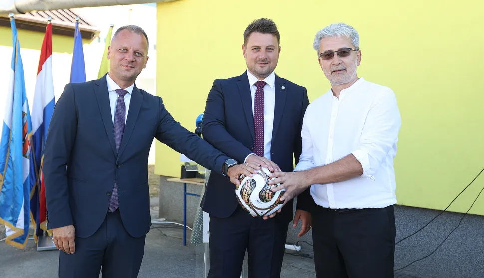 Generacije Suhopoljčana sanjale su o velikoj sportskoj dvorani u Suhopolju. I dobit će ju, zahvaljujući Vladi RH, odnosno Ministarstvu znanosti, obrazovanja i mladih, te Virovitičko-podravskoj županiji i Općini Suhopolje, a sve u sklopu Nacionalnog plana oporavka i otpornosti.kolovoz 2026.
