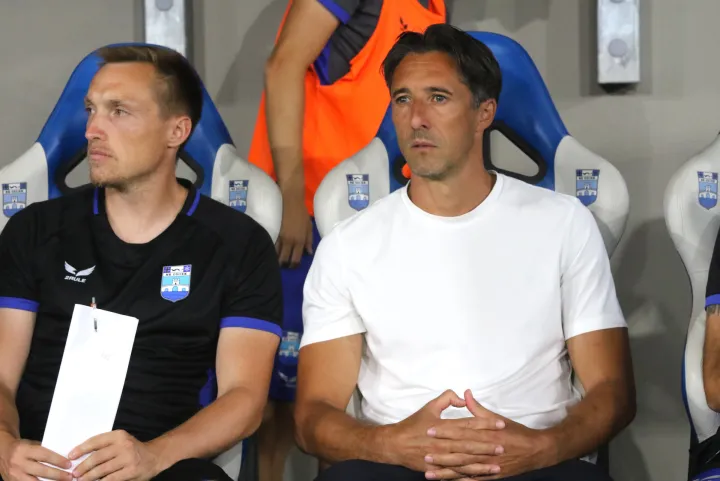 Osijek, 15. 08. 2026, Opus Arena, nogomet, SuperSport Hrvatska nogomenta liga 2026/27. Osijek - Lokomotiva. Trener Bessibe Luna Federico.i Vedran Jugović.snmimio GOJKO MITIĆ