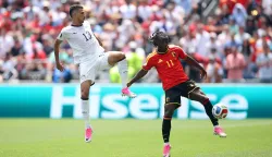 SEATTLE, WASHINGTON - JUNE 15: Jeremy Doku #11 of Belgium is challenged by Ahmed Fatouh #13 of Egypt during the FIFA World Cup 2026 Group G match between Belgium and Egypt at Seattle Stadium on June 15, 2026 in Seattle, Washington. Alex Grimm/Getty Images/AFP (Photo by ALEX GRIMM/GETTY IMAGES NORTH AMERICA/Getty Images via AFP)