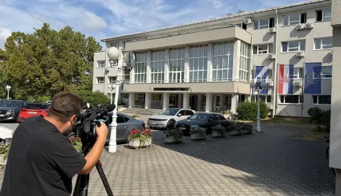 Slavonski Brod, 18.08.2026. - Policija je u utorak pokrenula izvide u Brodsko-posavskoj županiji, potvrdio je zamjenik županijske državne odvjetnice u Slavonskom Brodu Davor Smoljan, ne otkrivajući razloge izvida u županijskoj upravi. foto HINA/ Radio92 FM/ tm