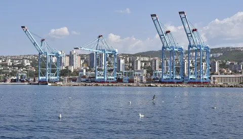RIJEKA, 16.07.2026. RIJEKA GATEWAY TERMINAL, MORE, BRODSKI KONTEJNERI, DIZALICA, UVOZ IZVOZ, RIJEKA. SNIMILA: MATEA JURCIC