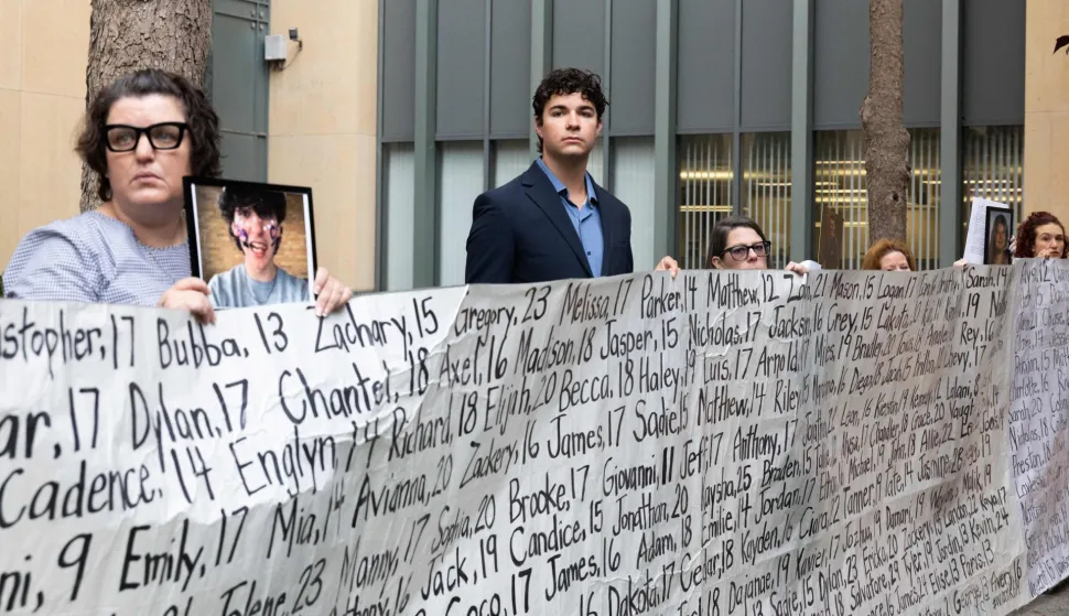 OAKLAND, CALIFORNIA - AUGUST 18: Family and advocates of young people that allegedly died from impacts of social media stand with a banner outside the Ronald V. Dellums Federal Building and U.S. Courthouse on August 18, 2026 in Oakland, California. State attorneys general are alleging that Meta attempted to deceive the public by allowing features on their platforms, Facebook and Instagram, that harm children's mental health and are intended to be addictive. Benjamin Fanjoy/Getty Images/AFP (Photo by Benjamin Fanjoy/GETTY IMAGES NORTH AMERICA/Getty Images via AFP)