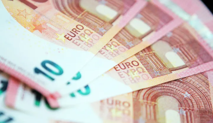 Zagreb, 04.03.2015 - Hrvatska je u srijedu izdala 1,5 milijardi eura novih 10-godi&scaron;njih obveznica, po cijeni od 260 baznih bodova povrh mid-swapa, &scaron;to čini prinos od 3,3 posto. Arhivska fotografija od 03.11.2014. godine prikazuje novčanice Eura.foto HINA /ds