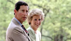epa06156657 (FILE) - Britain's Diana, Princess of Wales and her husband, British Crown Prince Charles sit in a carriage in Bugac, 119 kms southeast of Budapest, Hungary, 09 May 1990. The 20th anniversary of Princess Diana's death will be marked on 31 August 2017. Diana Spencer, ex-wife of Prince Charles, died in a car accident in Paris, France on 31 August 1997. EPA/LASZLO VARGA HUNGARY OUT------MOZAIK, 3 stupca