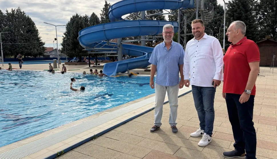ĐAKOVOVi&scaron;e od 300 djece ove će godine biti uključeno u program obuke neplivača na Gradskom bazenu u Đakovu, čime Đakovo jo&scaron; jednom potvrđuje vodeću poziciju u Osječko-baranjskoj županiji po broju polaznika.kolovoz 2026.