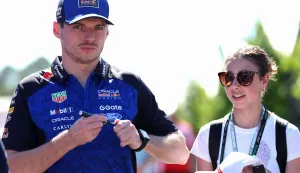 Red Bull Racing's Dutch driver Max Verstappen signs autographs for a fan ahead of the Formula One Australian Grand Prix at Melbourne?s Albert Park on March 5, 2026. (Photo by Martin KEEP/AFP)/-- IMAGE RESTRICTED TO EDITORIAL USE - STRICTLY NO COMMERCIAL USE --