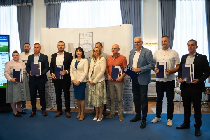 Osijek, 20. 8. 2026., dodjela ugovora za gradnju i adaptaciju vrtićaugovori; vrtći; gradonačelnici; načelnici; gradnja; adaptacija; djeca; županica; demografija