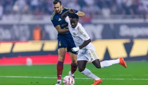 Split, 20.08.2026. - Prva utakmica doigravanja za plasman u nogometnu Konferencijsku ligu Hajduk - Rakow. Na fotografiji Stratos Svarnas i Abdoulie Sanyang.foto HINA/ Miroslav Lelas/ lm