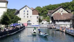 epa06852546 Participants fight for fame and glory at the first Schifferstechen, stabbing of the societies and guilds of the Burgergemeinde Bern and the Aare Club Matte Bern (Acmb), in Bern, Switzerland, 30 June 2018. Boat stabbing is a dexterity competition modelled on medieval knight games. EPA/ANTHONY ANEX