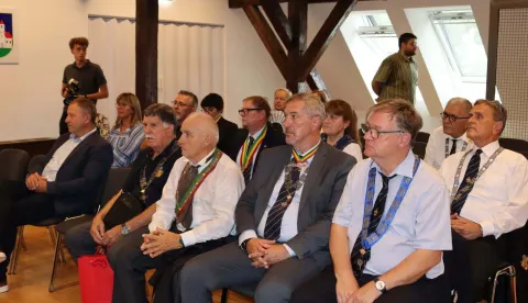 NA&Scaron;ICEU povijesnom ambijentu Dvorca Pejačević u Na&scaron;icama u petak je održan stručni panel Europskog vinskog vite&scaron;kog reda posvećen gra&scaron;evini &ndash; najvažnijoj, najrasprostranjenijoj i trži&scaron;no najutjecajnijoj bijeloj vinskoj sorti u Hrvatskoj.kolovoz 2026.