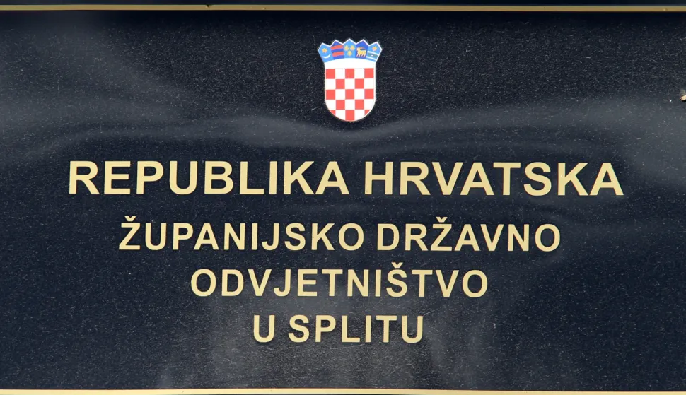 19.11.2014., Split - Ustanove smjestene u zgradi Zupanijskog suda. Natpisi na zgradi. Zupanijsko drzavno odvjetnistvo u Splitu. r"nPhoto: Ivo Cagalj/PIXSELL