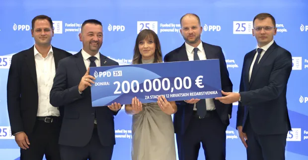 Vukovar, 24. 08. 2026., Gospodarska zona 13, Edukacijski centar PPD, uručenje donacije PPD-a Gradu Vukovaru, izgradnja Stadiona 12 hrvatskih redarstvenika, donacija, PPD, Stadion 12 hrvatskih redarstvenika, Filip Su&scaron;ac; Marijan Pavliček; Ivana Pek Lučić; Slaven Rajman; Zvonimir &Scaron;ibalićSNIMIO BRUNO JOBST