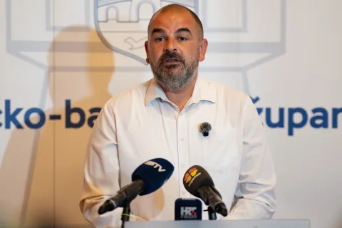 Osijek, 24. 8. 2026., Dodjela ugovora za kuće u sklopu projekta Na&scaron;a SiB, na&scaron; dom Josip Jakobović; kuće; općine; izgradnja; potpore; mlade obitelji; ruralna područja; načelnici; ugovori