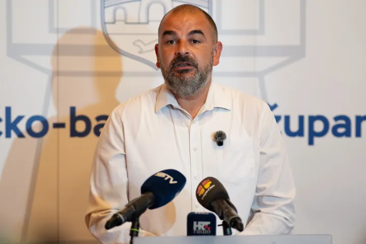 Osijek, 24. 8. 2026., Dodjela ugovora za kuće u sklopu projekta Na&scaron;a SiB, na&scaron; dom Josip Jakobović; kuće; općine; izgradnja; potpore; mlade obitelji; ruralna područja; načelnici; ugovori