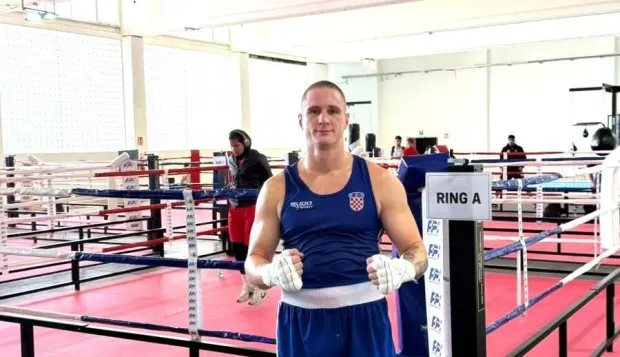 Osječki te&scaron;ka&scaron; i hrvatski reprezentativac Zvonimir&nbsp;Rebolj zaustavljen u četvrtfinalu Mediteranskih igara, boksački turnir, kolovoz 2026.