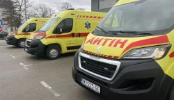 Zavod za hitnu medicinu Vukovarsko-srijemske županije može se pohvaliti da ima, za razliku od mnogih dijelova Hrvatske, dovoljan broj liječnika koji pokrivaju cijelu županiju. Potvrdio je to ravnatelj Zavoda Mladen Karlić dodav&scaron;i kako su u posljednjih godinu i pol dana zaposlili 14 liječnika.kolovoz 2026.Vinkovci - hitna, vozila