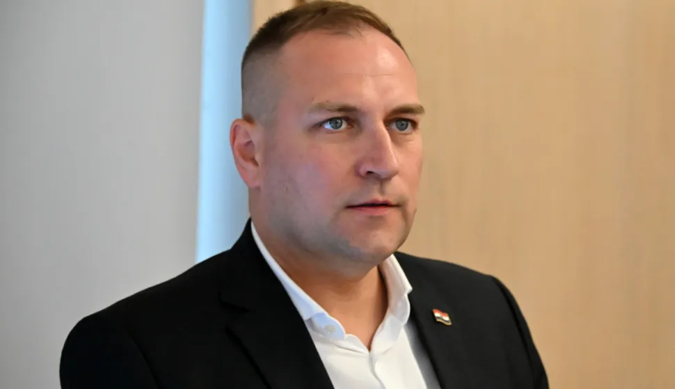 Vukovar, 27.07.2026. - U zgradi Vukovarsko-srijemske županije potpredsjednik Vlade Republike Hrvatske i ministar poljoprivrede, &scaron;umarstva i ribarstva David Vlajčić održao je sastanak s predstavnicima Vukovarsko-srijemske županije i jedinica lokalne samouprave na temu aktualne epidemiolo&scaron;ke situacije te daljnje aktivnosti za sprječavanje, kontrolu i iskorjenjivanje afričke svinjske kuge (ASK) u Republici Hrvatskoj. foto HINA/Gordan Panić