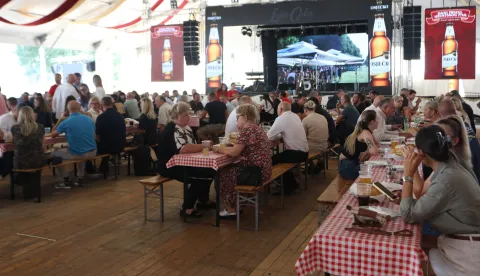 Osijek, 26. 08. 2026, Lijeva obal Drave. Otvorenje Dana prvog hrvatskog piva. Vlatko Kopić otvori Dane prvog hrvatskog piva.snimio GOJKO MITIĆ