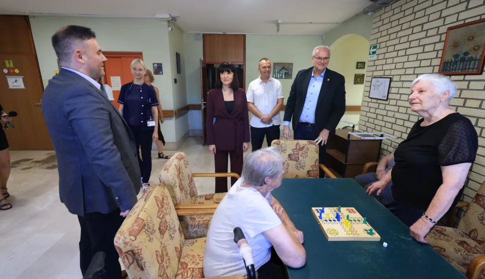 BELI MANASTIRŽupanica osječko-baranjska Nata&scaron;a Trami&scaron;ak sa suradnicima obi&scaron;la je u četvrtak Dom za starije i nemoćne u Belom Manastiru. kolovoz 2026.