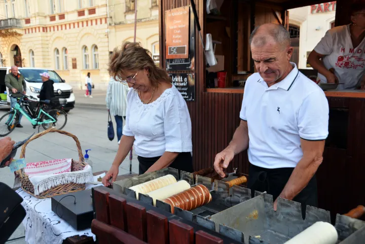 Dan Mađara ponovno u sredi&scaron;tu Osijeka: Čarda&scaron;, &scaron;arene no&scaron;nje i tradicionalna jela na Trgu