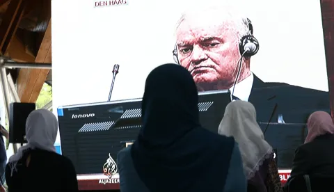 08.06.2021., Potocari, Bosna i Hercegovina - Majke Srebrenice prate presudu Ratku Mladicu. Prvostupanjskom presudom Mladic je proglasen krivim za deset od 11 tocaka optuznice Tuzilastva u Hagu. Izricanje presude je uz manje tehnicke poteskoce zapocelo u u 15 sati. rPhoto: Armin Durgut/PIXSELL
